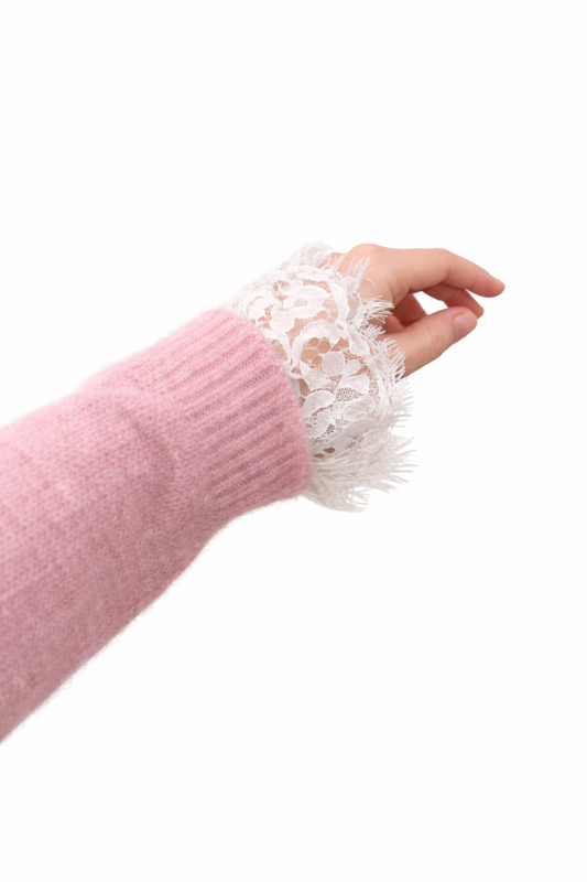 Balta aproce ar karalisko mežģīni