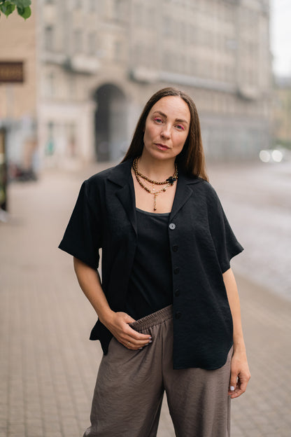 Melns viskozes kostīms - bikses, tops un blūze ar īsām piedurknēm