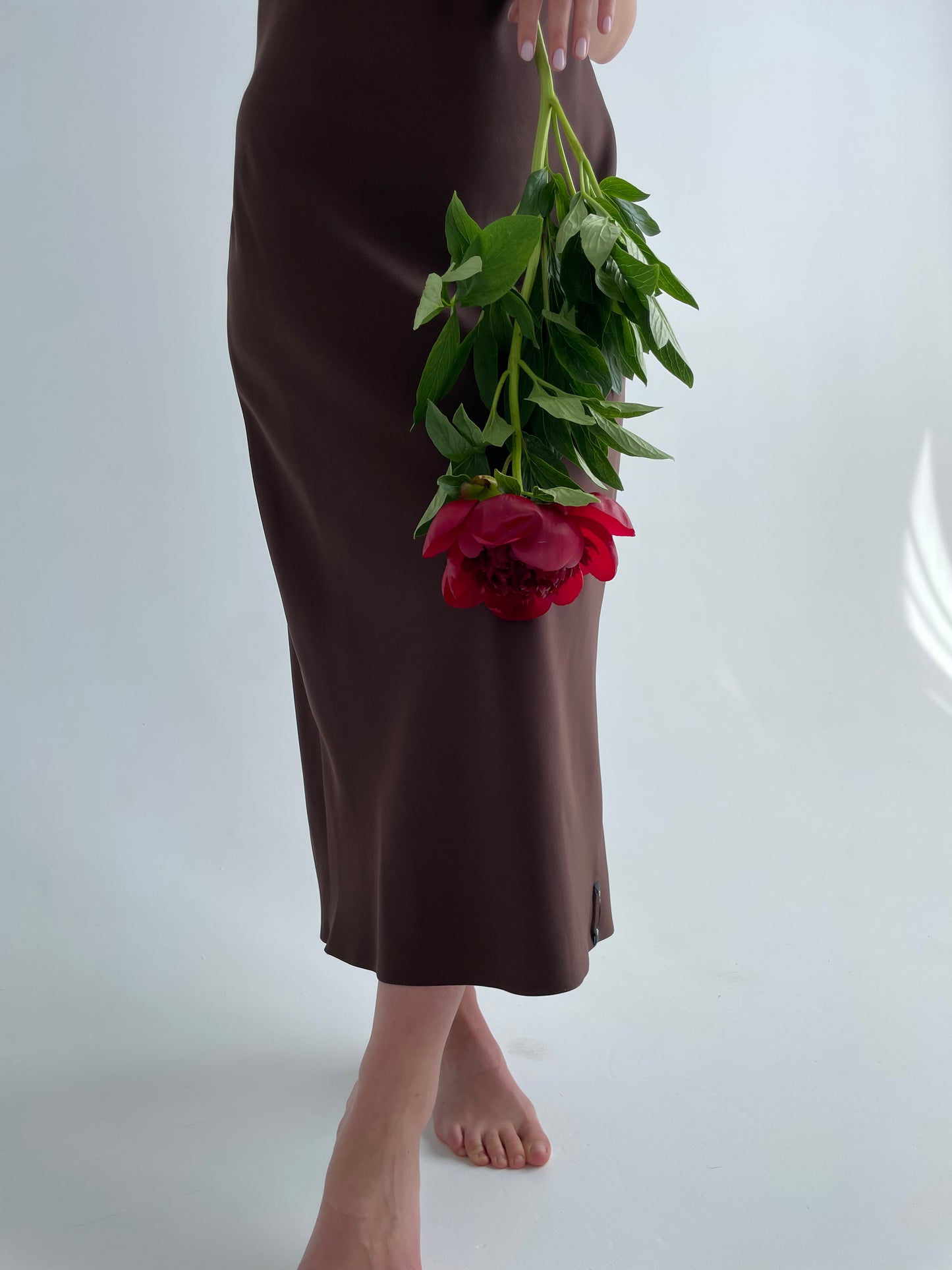 Brūna kleita uz lencītēm