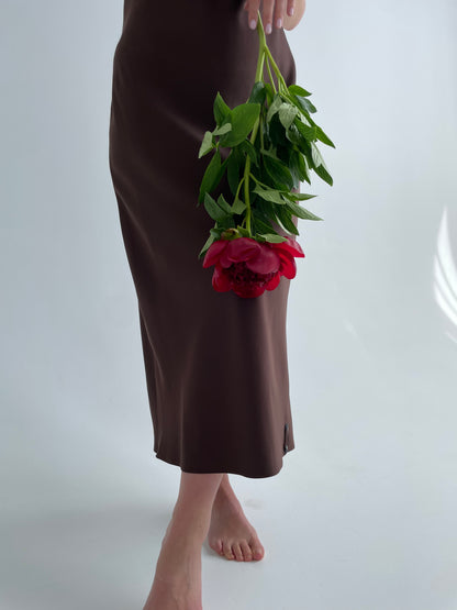 Brūna kleita uz lencītēm