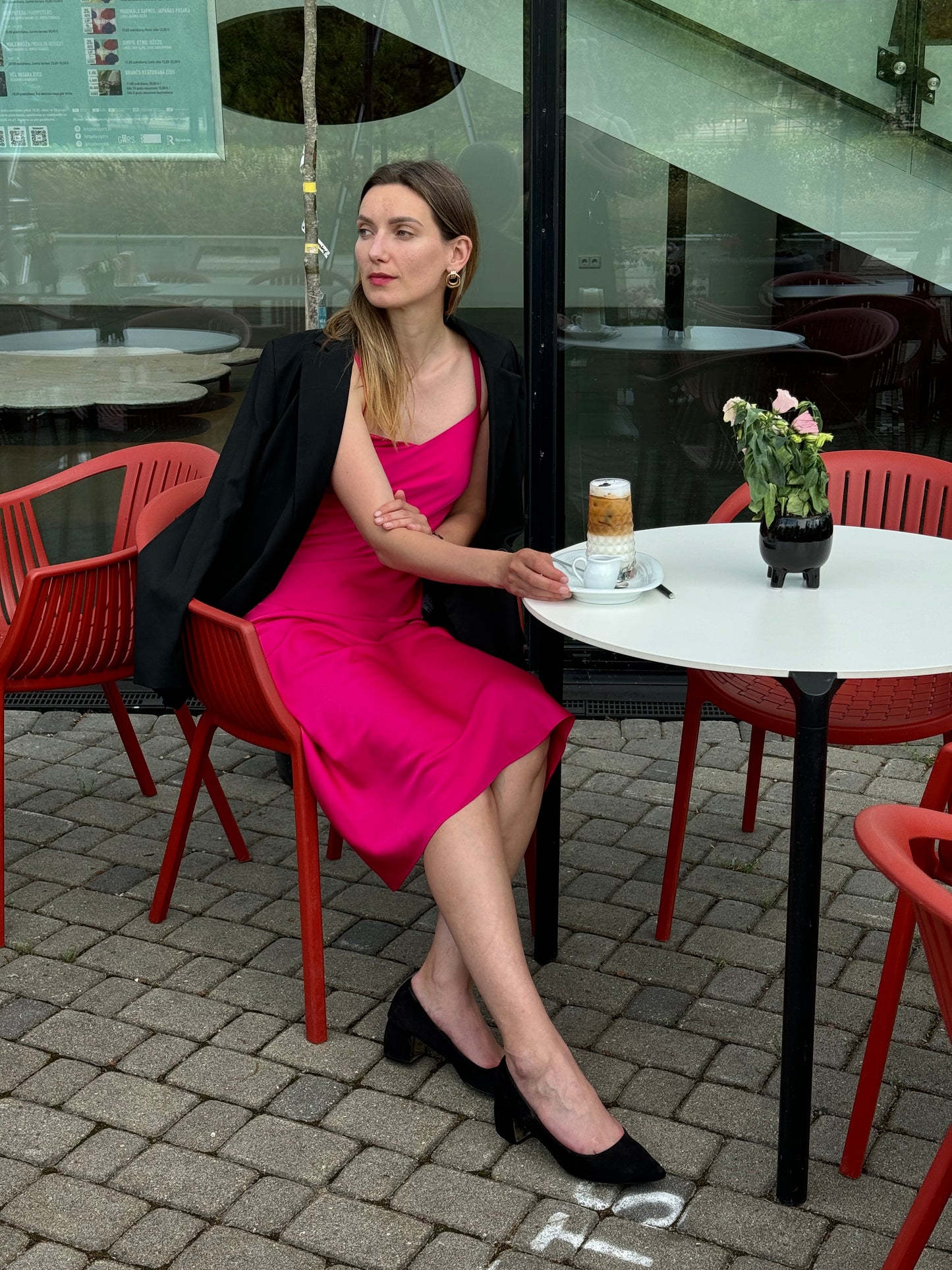 Fuksijas krāsas kleita uz lencītēm